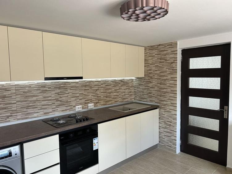 Casă cu 4 camere cu Teren 1200 Mp în Central