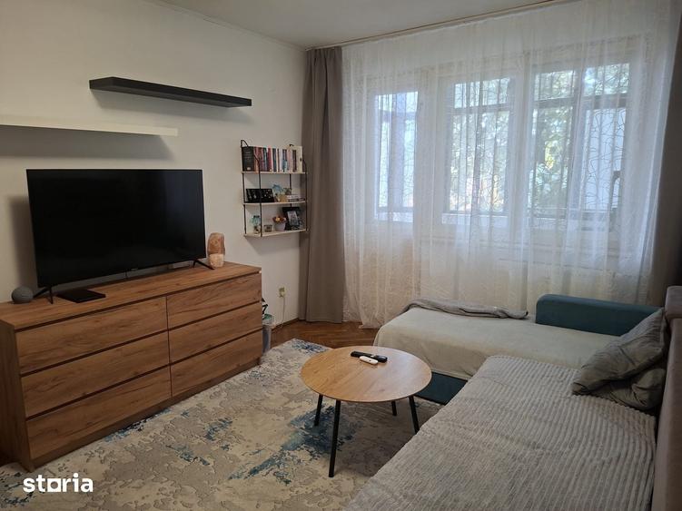 Apartament cu 3 camere decomandat în Democrației