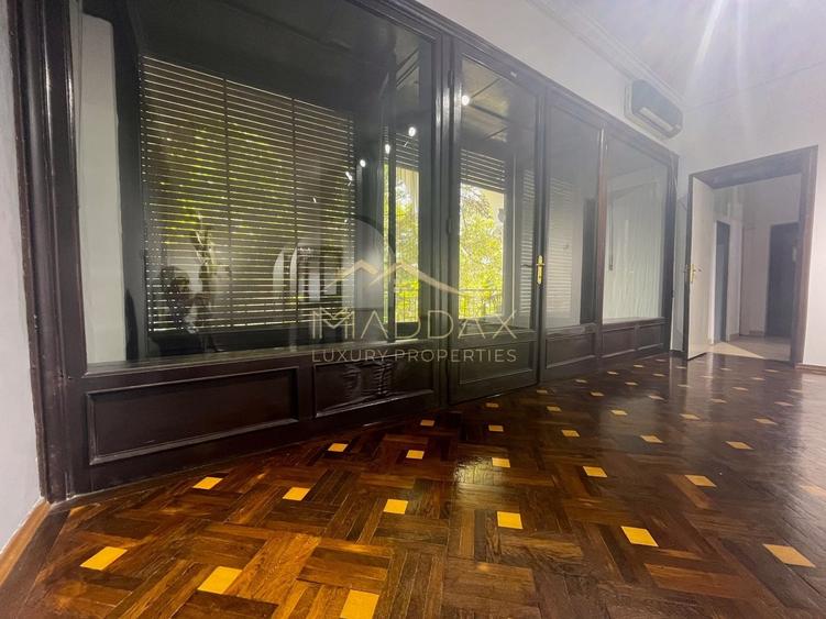 Apartament cu 5 camere decomandat în P-ța Romană
