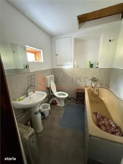 Casă cu 3 camere decomandat în Ciobănoaia