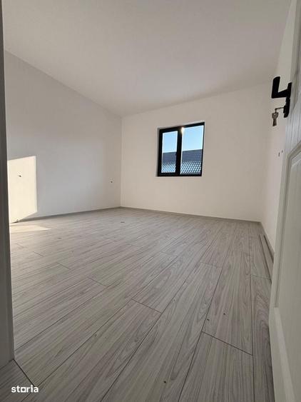 Casă cu 4 camere cu Teren 230 Mp în Central