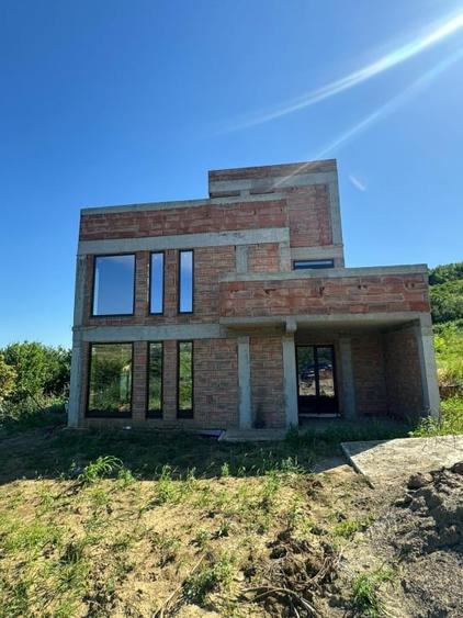 Casă individuală cu 5 camere cu Teren 640 Mp în Popas Păcurari
