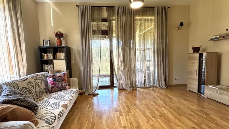 Duplex cu 4 camere cu Canalizare în Nord-Est