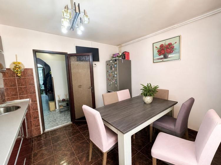 Apartament cu 4 camere decomandat în Mărăști