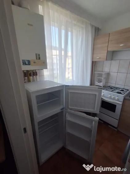 Garsonieră decomandată în Precista