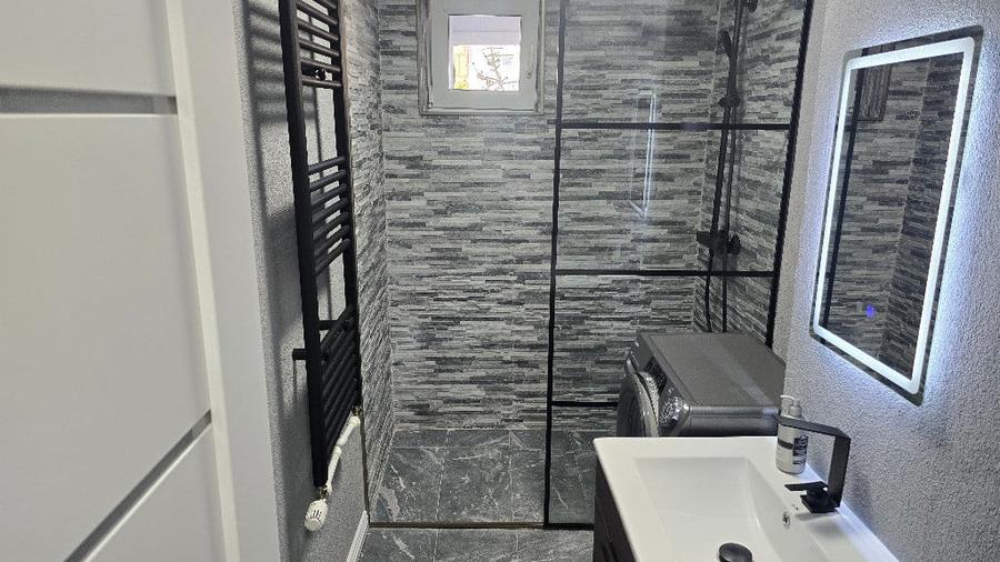 Apartament cu 2 camere semidecomandat în Zamfirescu