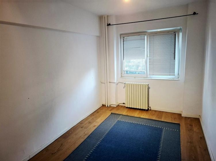 Apartament cu 3 camere decomandat în Titulescu