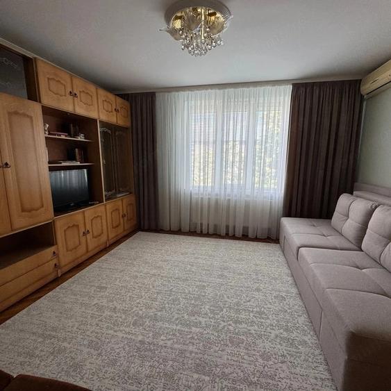 Apartament cu 2 camere decomandat în Parcul Carol