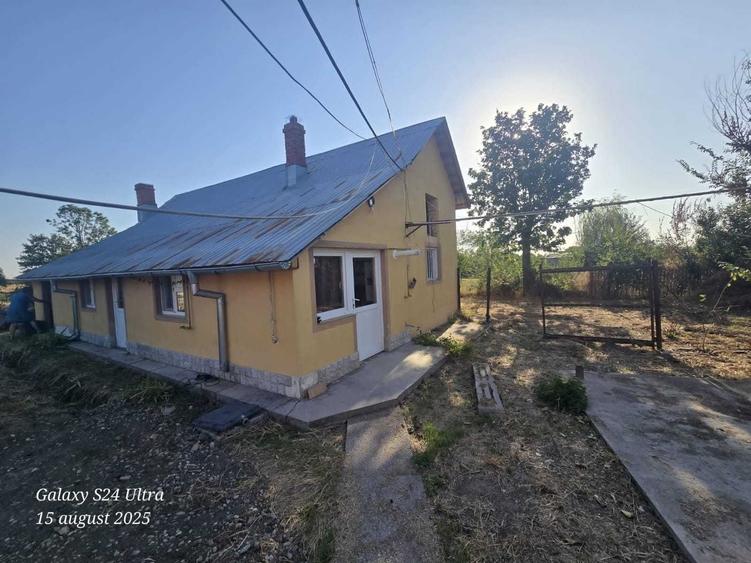 Casă cu 2 camere cu Teren 3092 Mp în Gruiu