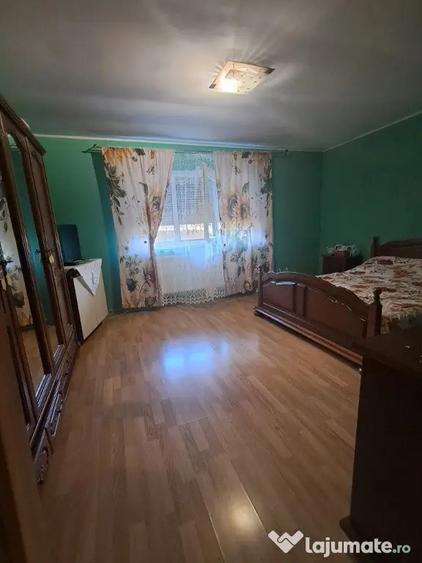 Casă cu 6 camere cu Teren 1216 Mp în Tomești
