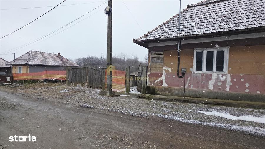 Casă cu 4 camere cu Teren 1839 Mp în Aiton