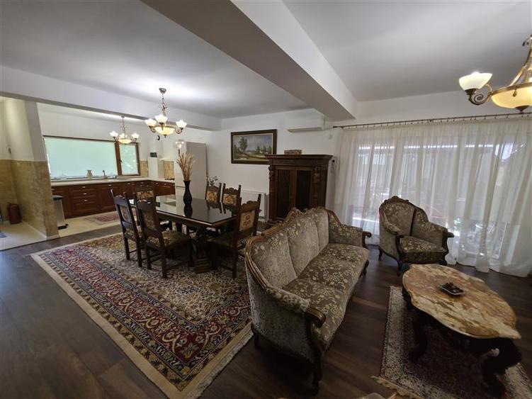 Duplex cu 4 camere cu Canalizare în 1 Decembrie