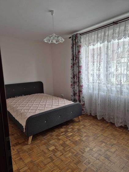 Apartament cu 4 camere decomandat în Central
