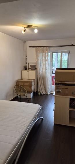 Apartament cu 3 camere decomandat, mobilat în Nicolina