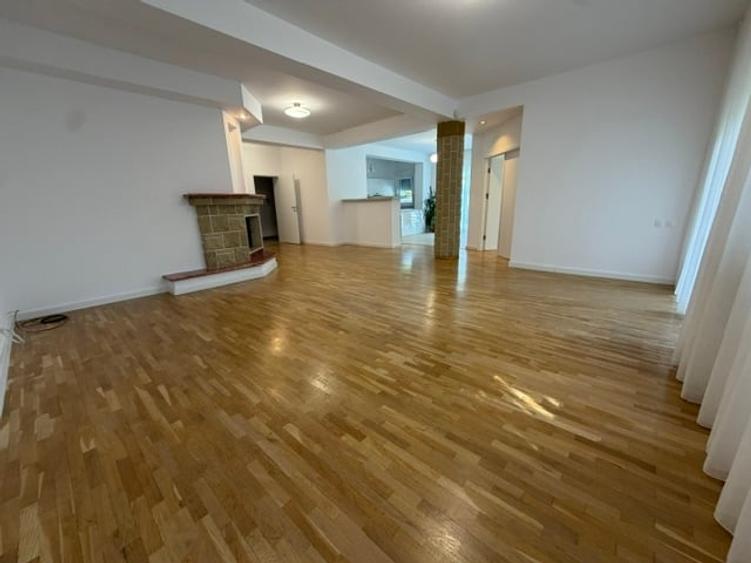 Casă individuală cu 7 camere cu Piscina în Iancu Nicolae