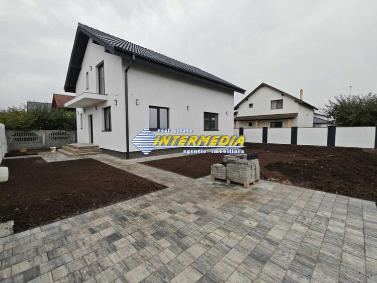 Casă individuală cu 4 camere cu Teren 361 Mp în Micești