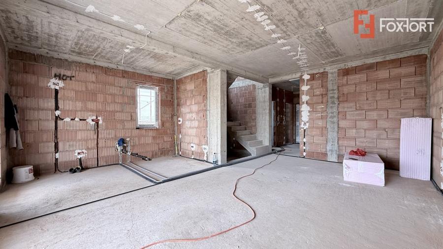 Duplex cu 5 camere cu Canalizare în Moșnița Nouă