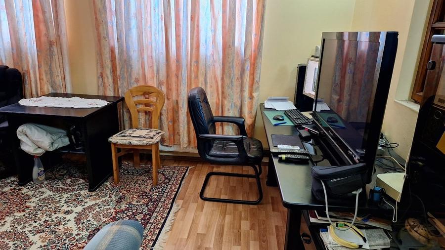 Casă individuală cu 9 camere cu Canalizare în Central