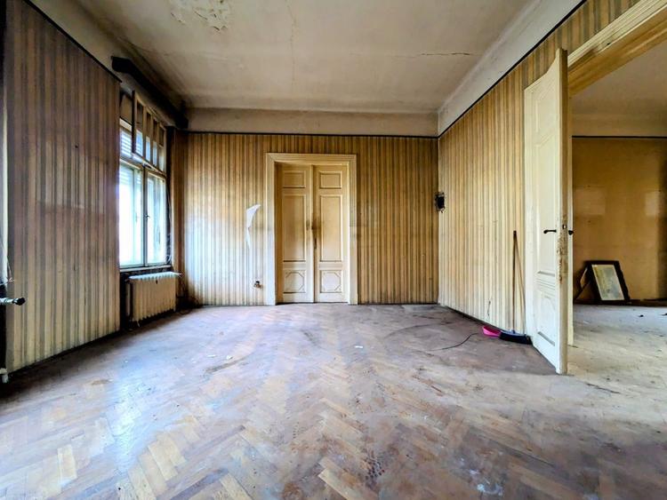 Casă cu 10 camere cu Canalizare în Bălcescu
