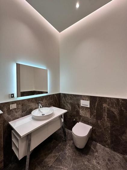 Penthouse cu 4 camere decomandat în Barbu Văcărescu