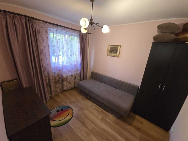 Apartament cu 3 camere semidecomandat în Colentina