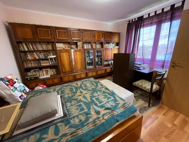 Casă individuală cu 5 camere cu Teren 430 Mp în Aradului