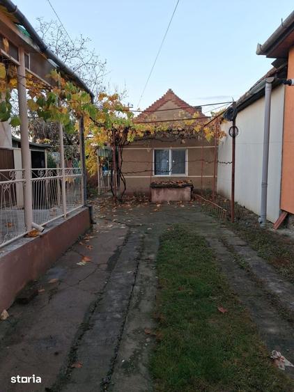 Casă cu 4 camere cu Teren 1440 Mp în Central