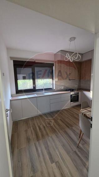 Casă individuală cu 4 camere cu Teren 371 Mp în Tunari