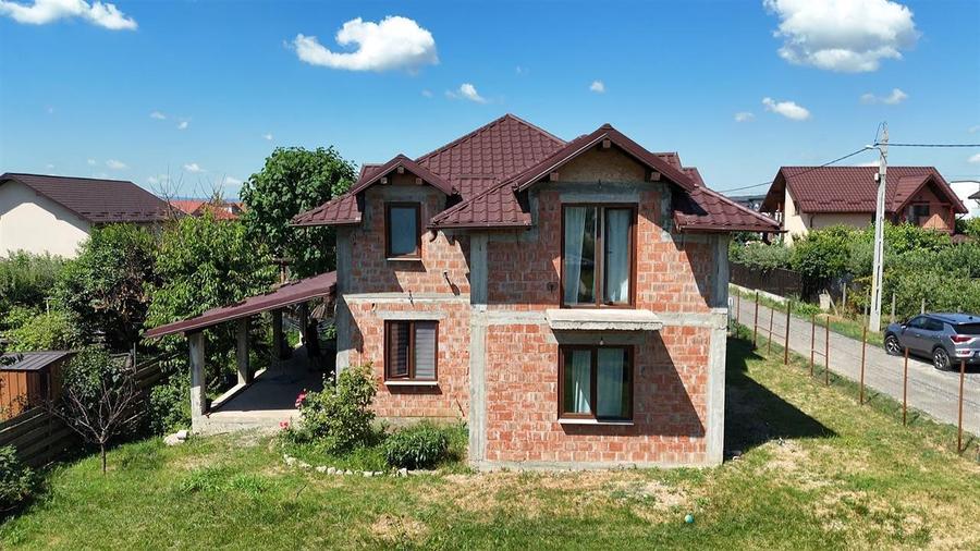Casă individuală cu 4 camere cu Teren 500 Mp în Valea Lupului