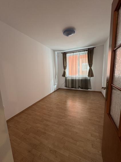 Casă individuală cu 5 camere cu Canalizare în Calea Moldovei