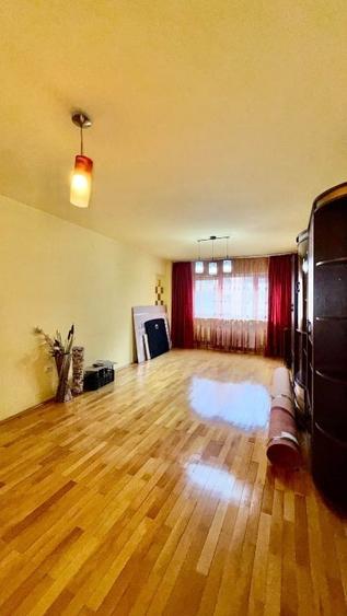 Apartament cu 4 camere decomandat în Central