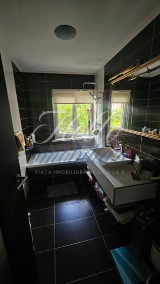 Apartament cu 3 camere semidecomandat în Florești