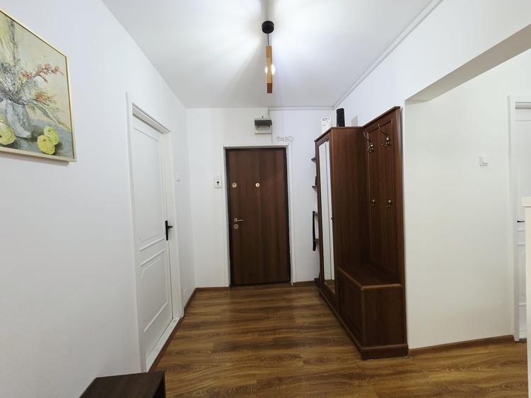 Apartament cu 3 camere decomandat în Mazepa 2