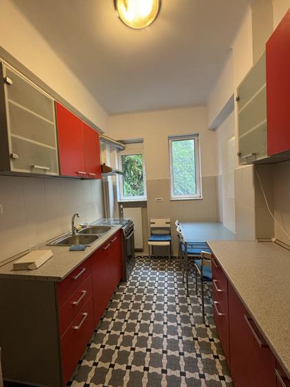 Apartament cu 3 camere decomandat, mobilat în Cișmigiu