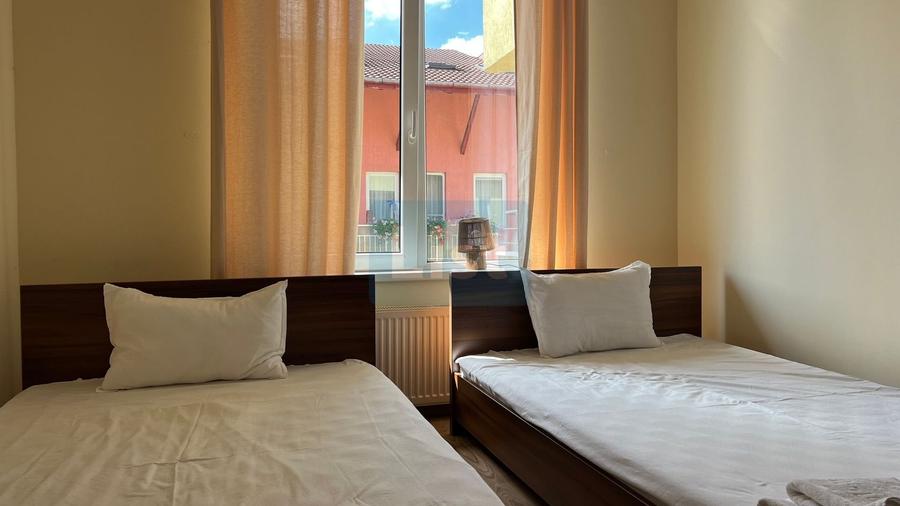 Apartament cu 4 camere semidecomandat, mobilat în Zorilor