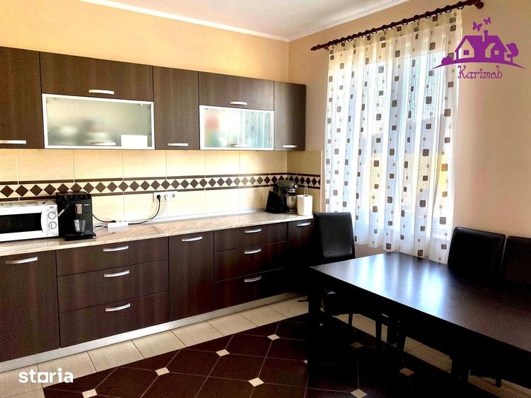 Casă cu 7 camere cu Teren 600 Mp în Sânmartin