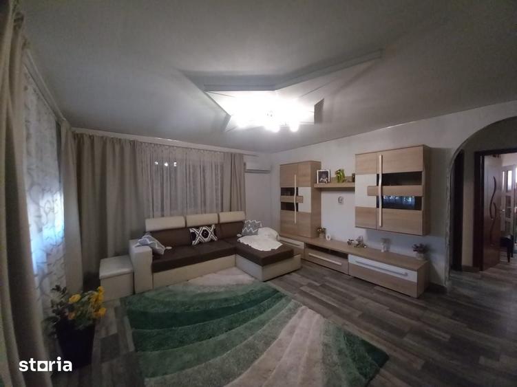 Casă cu 5 camere cu Teren 900 Mp în Central