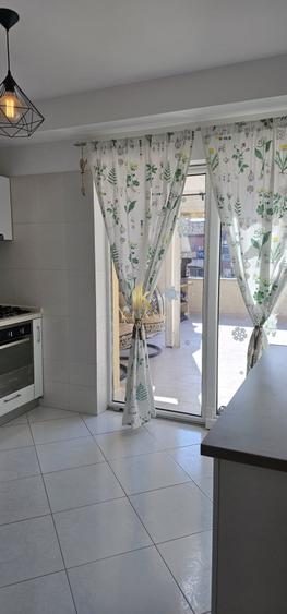 Apartament cu 3 camere semidecomandat, mobilat în Pipera