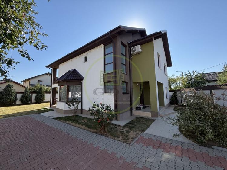 Casă individuală cu 5 camere cu Canalizare în Cârcea