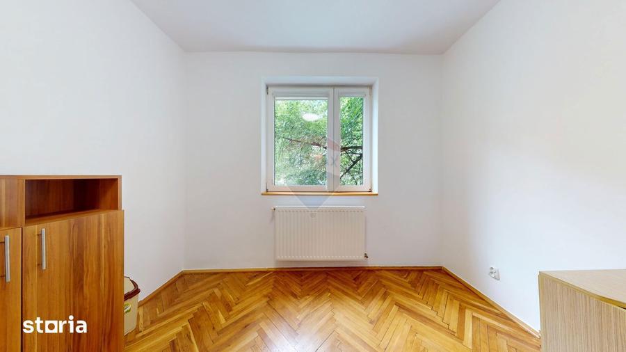 Apartament cu 4 camere, mobilat în Central