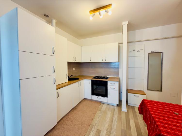 Apartament cu 3 camere semidecomandat în Popas Păcurari