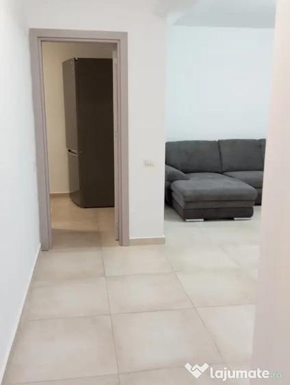 Apartament cu 3 camere decomandat, mobilat în Titan
