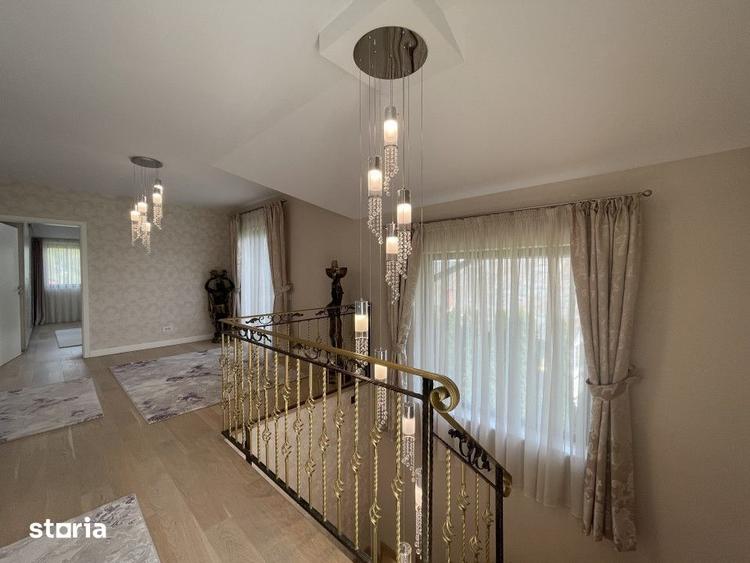 Casă cu 8 camere cu Teren 1042 Mp în Cornu