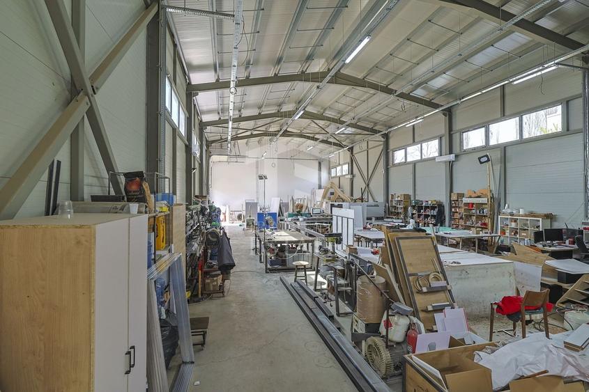 Spațiu industrial, de 2,928 mp, în Est