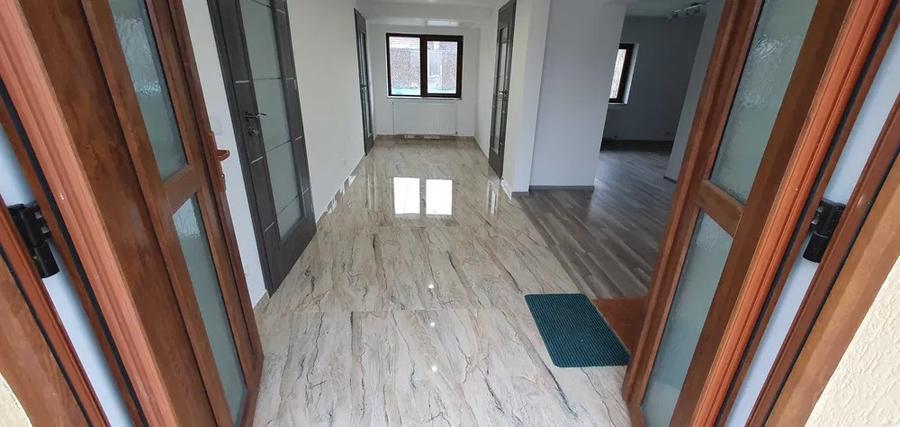 Casă cu 6 camere cu Teren 400 Mp în Râșnov