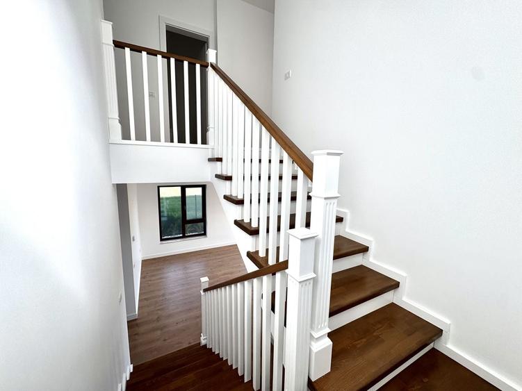 Duplex cu 5 camere cu Canalizare în Dumbrăvița