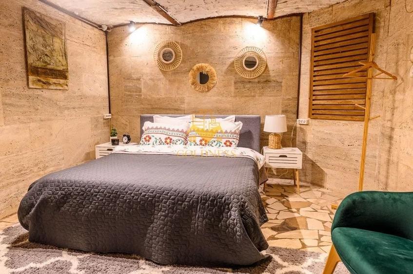 Apartament cu 3 camere semidecomandat, mobilat în Central