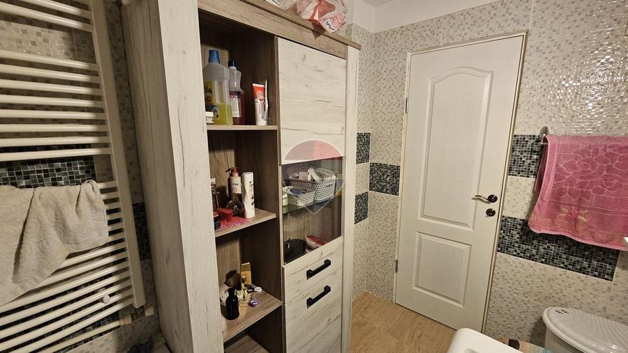 Apartament cu 3 camere semidecomandat, mobilat în Burdujeni
