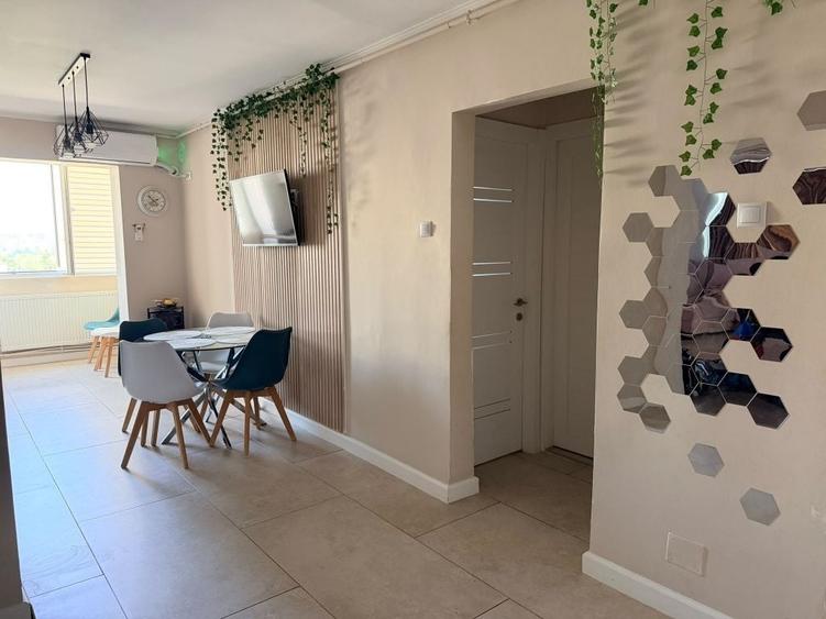 Apartament cu 4 camere semidecomandat în Teiul Doamnei