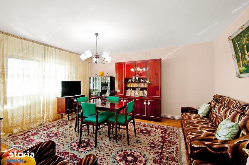 Apartament cu 4 camere decomandat în Micro 17